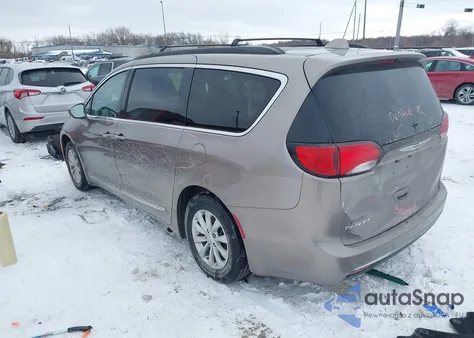 2017 Chrysler Pacifica Touring-L z USA, uszkodzony, nr VIN 2C4RC1BG0HR576218